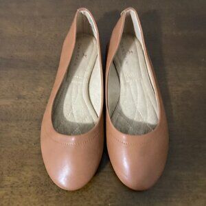 Danskin Women 9M Poise Vegan Beige Ballet Flat Slip On Logo Padded Comfort